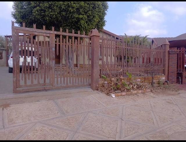 3 BEDROOM HOUSE FOR SALE IN TLHABANE WEST